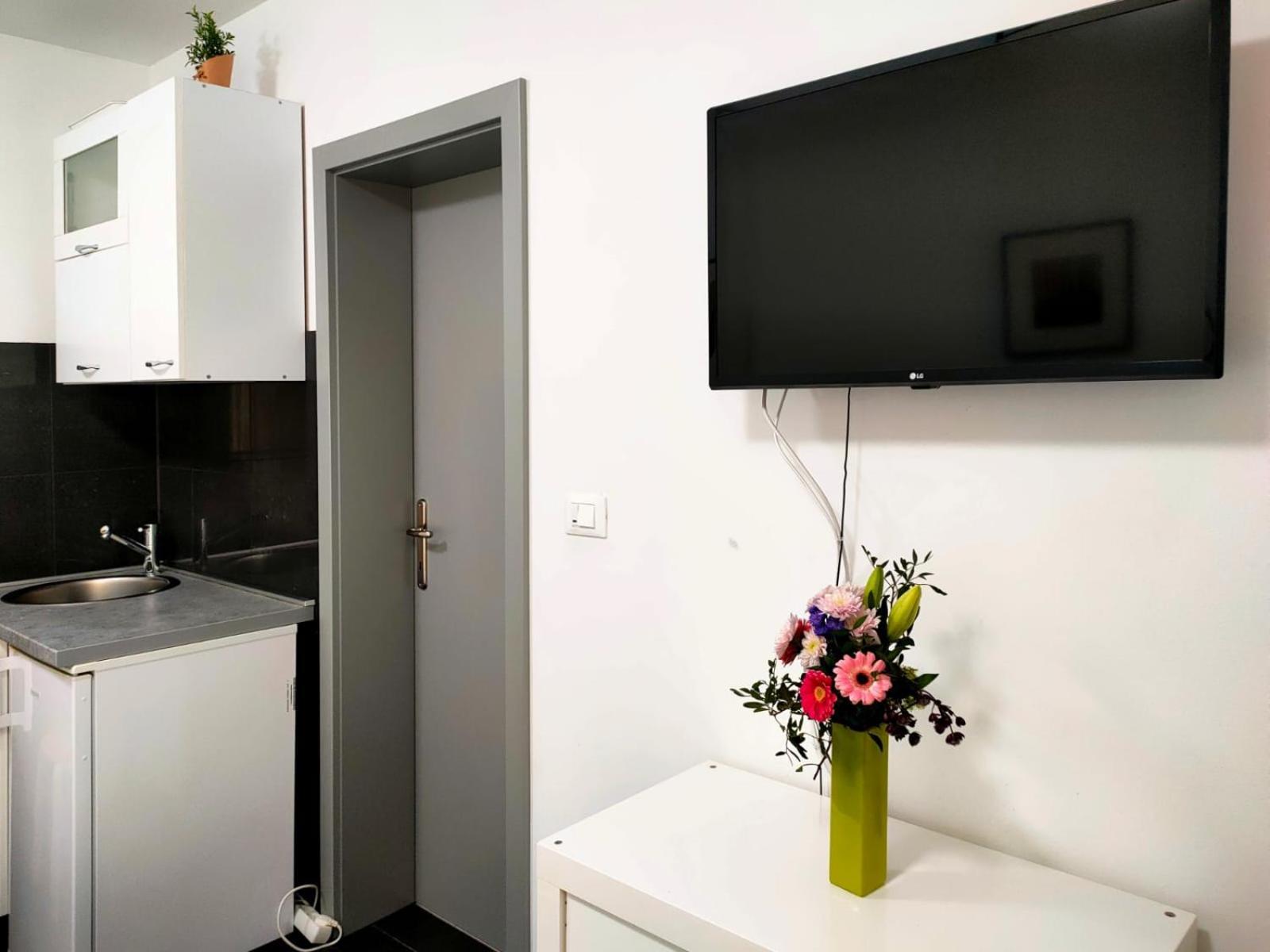 ميدولين Rafael Apartments المظهر الخارجي الصورة